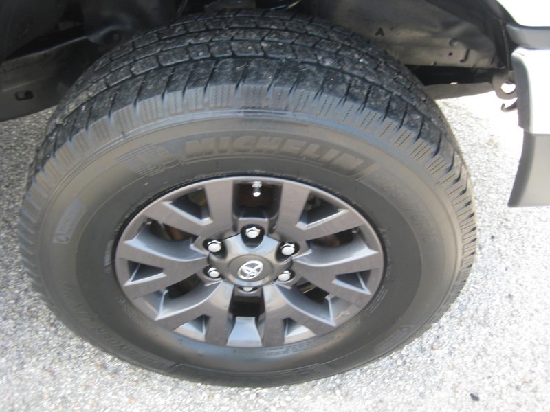 Toyota 4Runner Vehicle Image 09