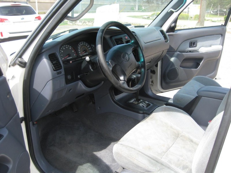 Toyota 4Runner Vehicle Image 16