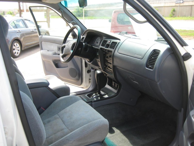 Toyota 4Runner Vehicle Image 18