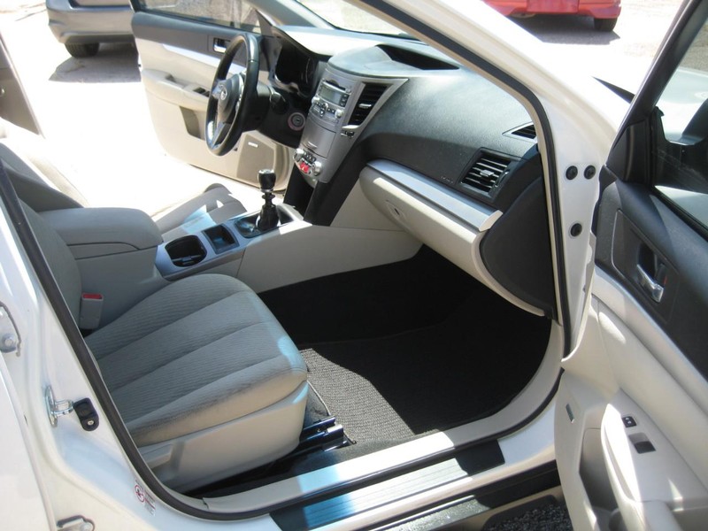 Subaru Outback Vehicle Image 13