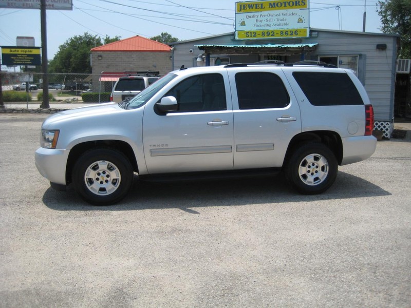 Chevrolet Tahoe Vehicle Image 02