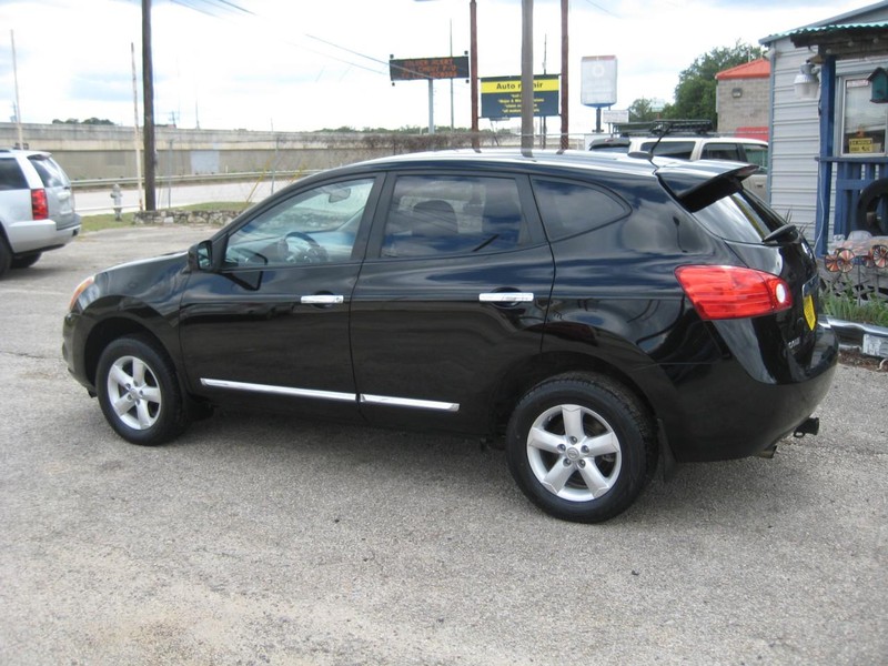 Nissan Rogue Vehicle Image 03