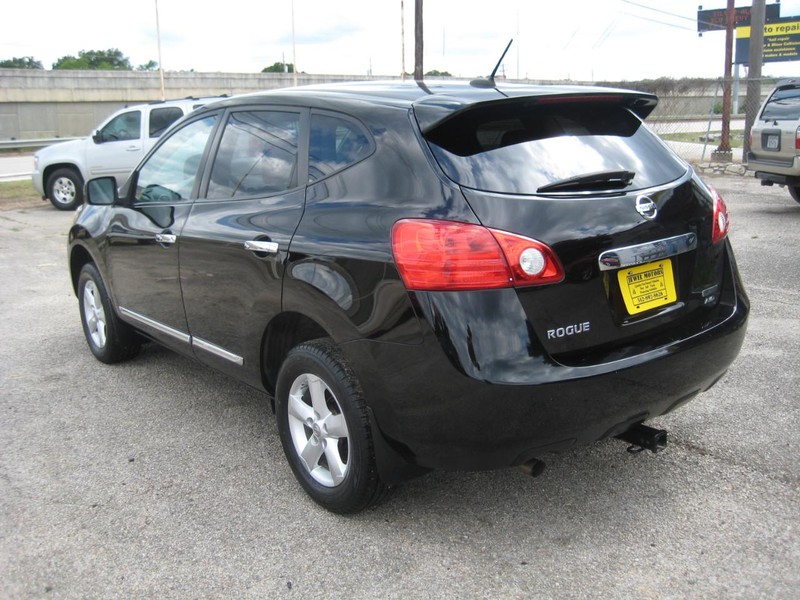 Nissan Rogue Vehicle Image 04
