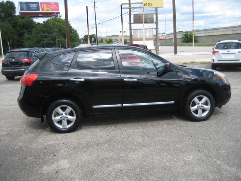 Nissan Rogue Vehicle Image 06