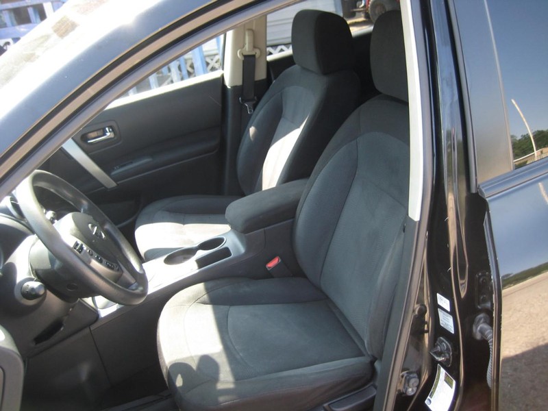 Nissan Rogue Vehicle Image 18