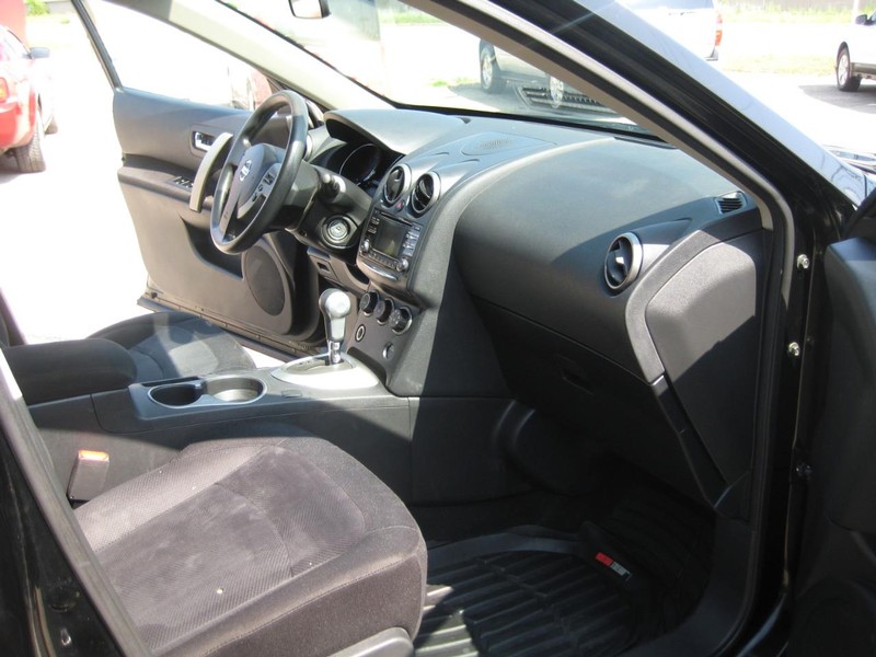 Nissan Rogue Vehicle Image 19