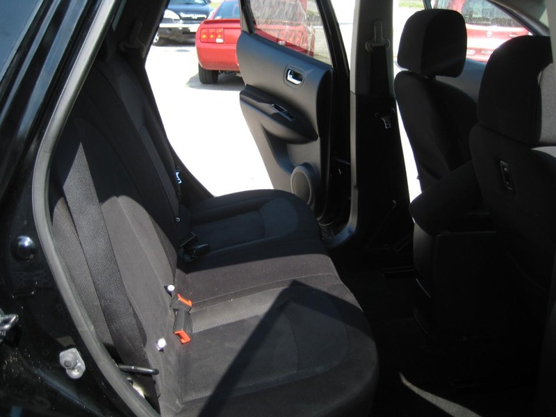 Nissan Rogue Vehicle Image 23
