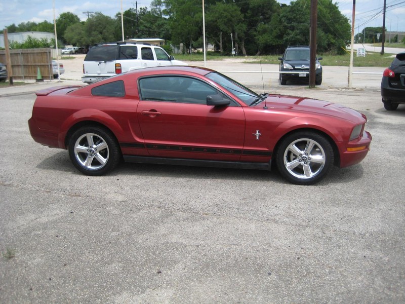 Ford Mustang Vehicle Image 05