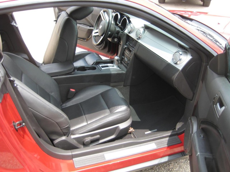 Ford Mustang Vehicle Image 15