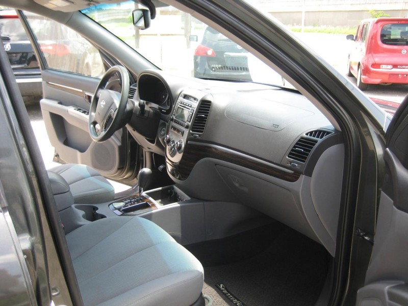 Hyundai Santa Fe Vehicle Image 16