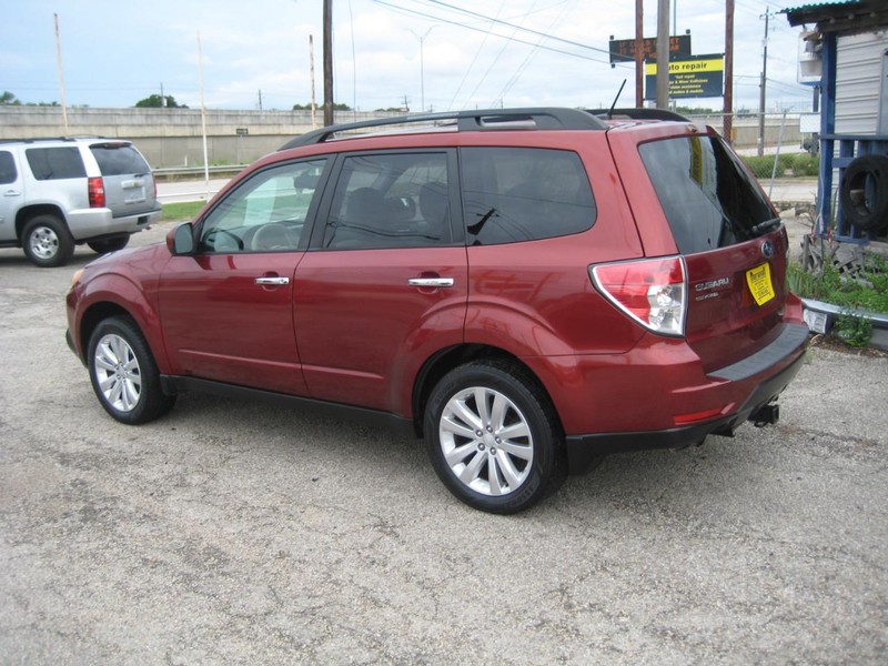 Subaru Forester Vehicle Image 04