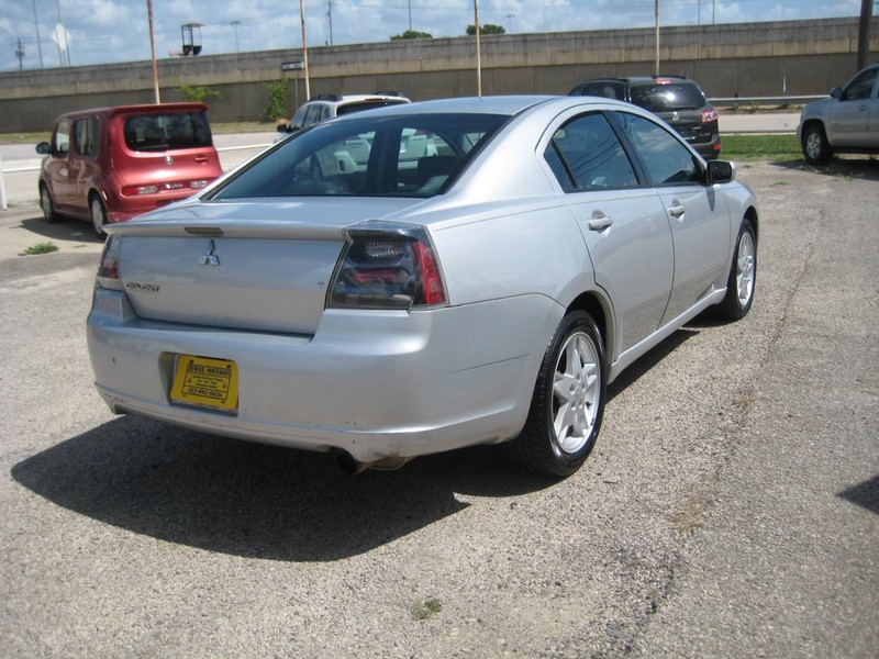 Mitsubishi Galant Vehicle Image 05