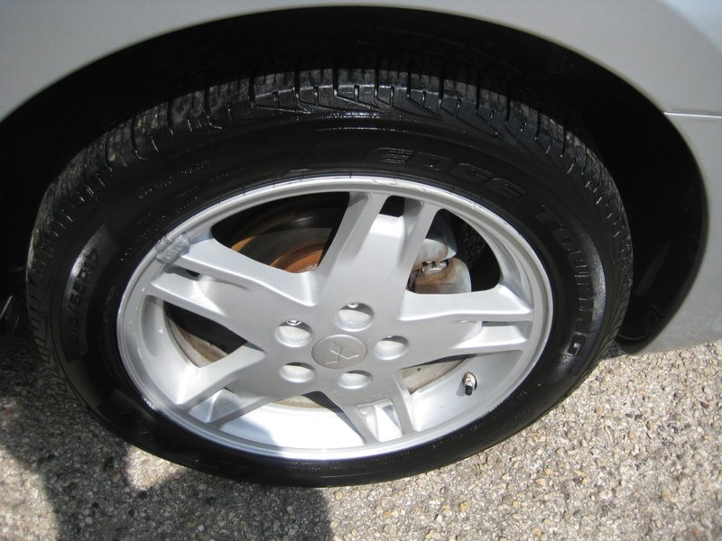 Mitsubishi Galant Vehicle Image 09