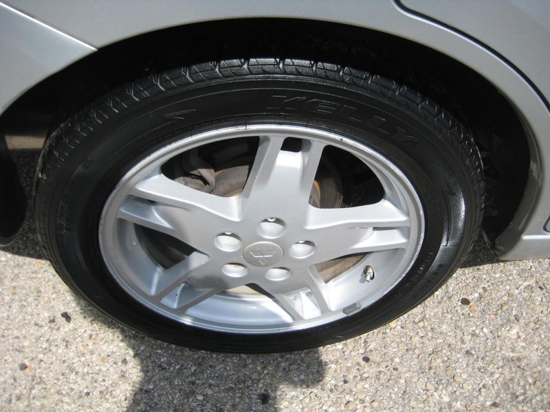Mitsubishi Galant Vehicle Image 10