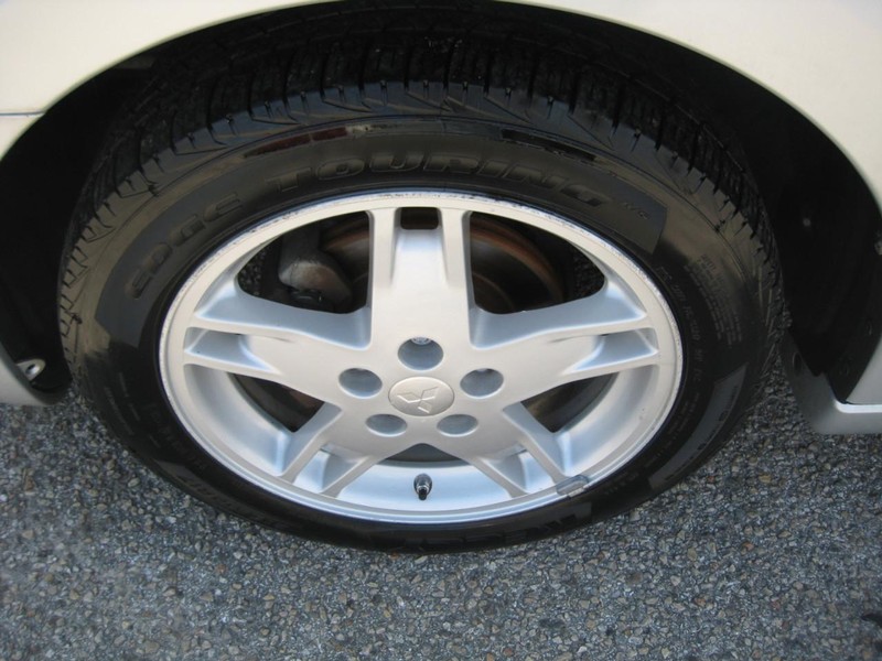 Mitsubishi Galant Vehicle Image 12