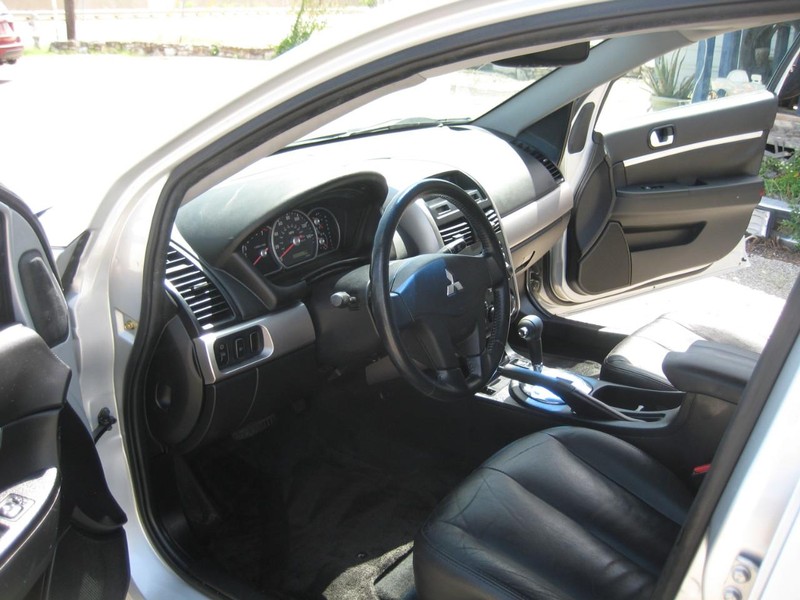 Mitsubishi Galant Vehicle Image 16