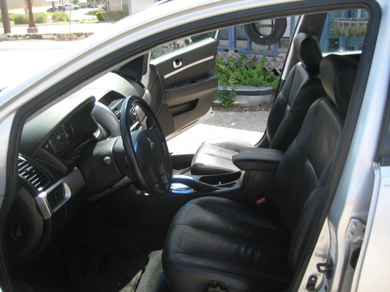 Mitsubishi Galant Vehicle Image 17
