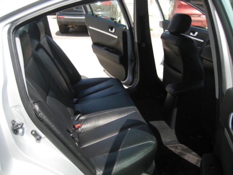Mitsubishi Galant Vehicle Image 23