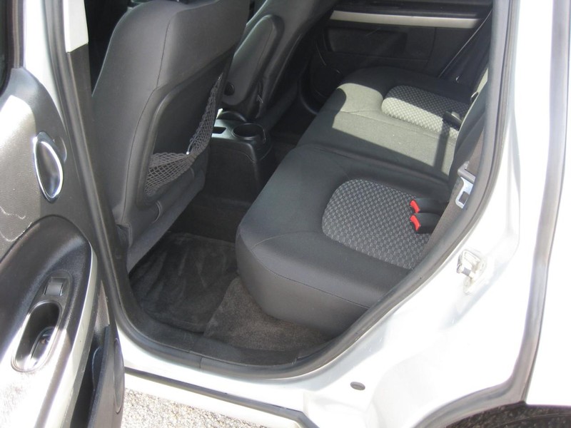 Chevrolet HHR Vehicle Image 09