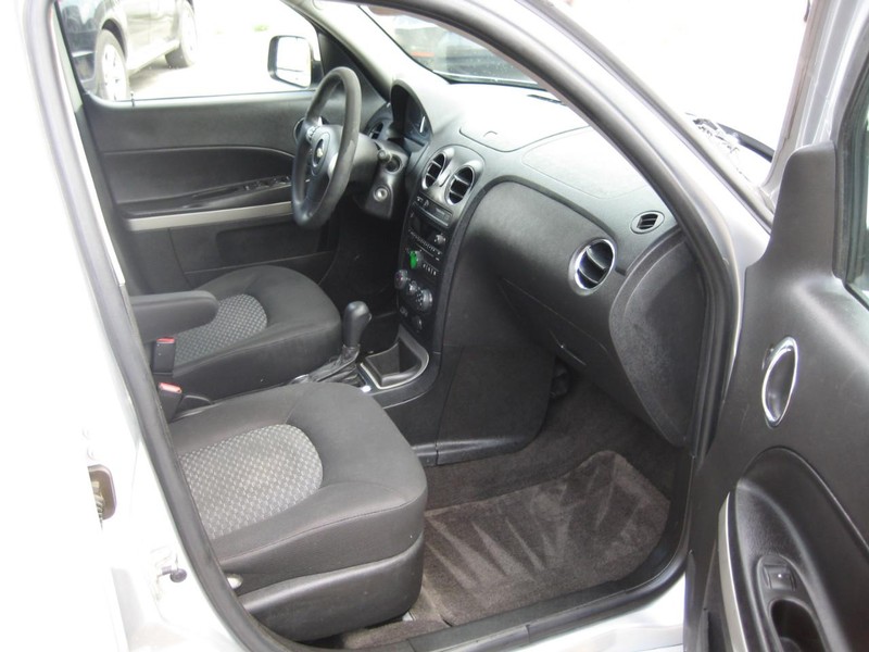 Chevrolet HHR Vehicle Image 11