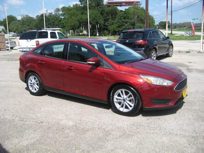 Ford Focus Sedan Vehicle Image 06