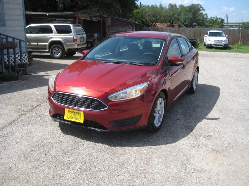 Ford Focus Sedan Vehicle Image 07