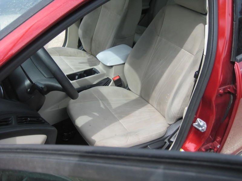 Ford Focus Sedan Vehicle Image 16