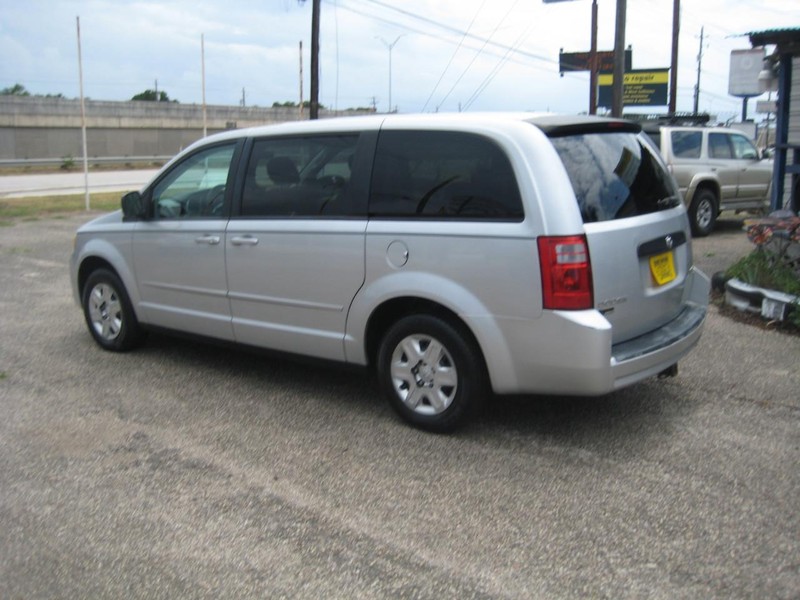 Dodge Grand Caravan Vehicle Image 04