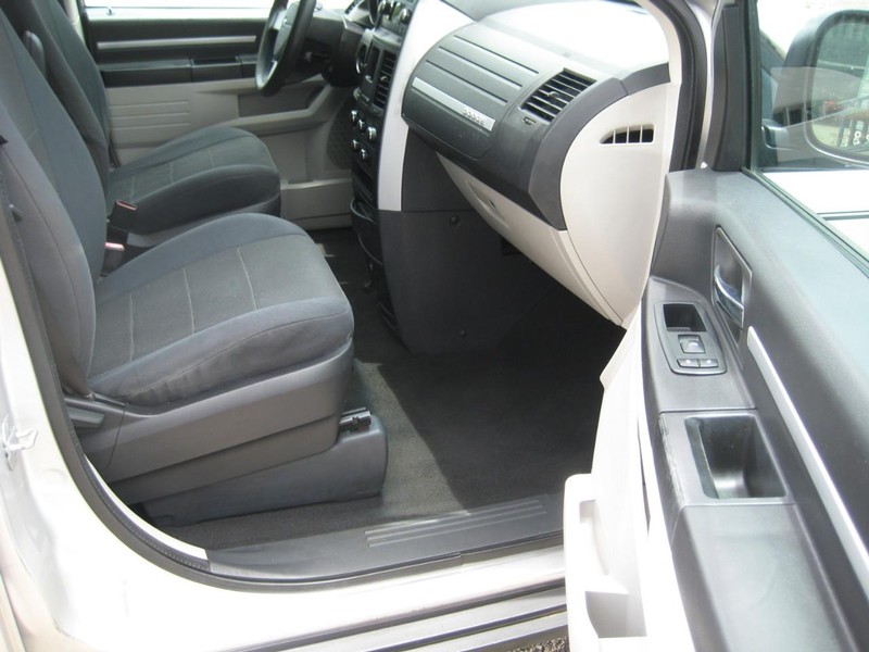 Dodge Grand Caravan Vehicle Image 16