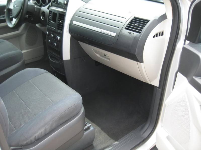 Dodge Grand Caravan Vehicle Image 17