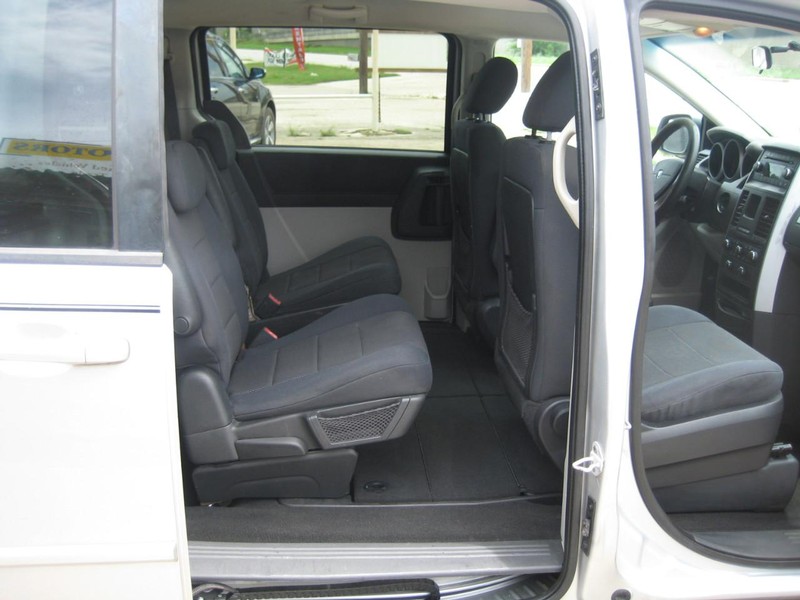 Dodge Grand Caravan Vehicle Image 18