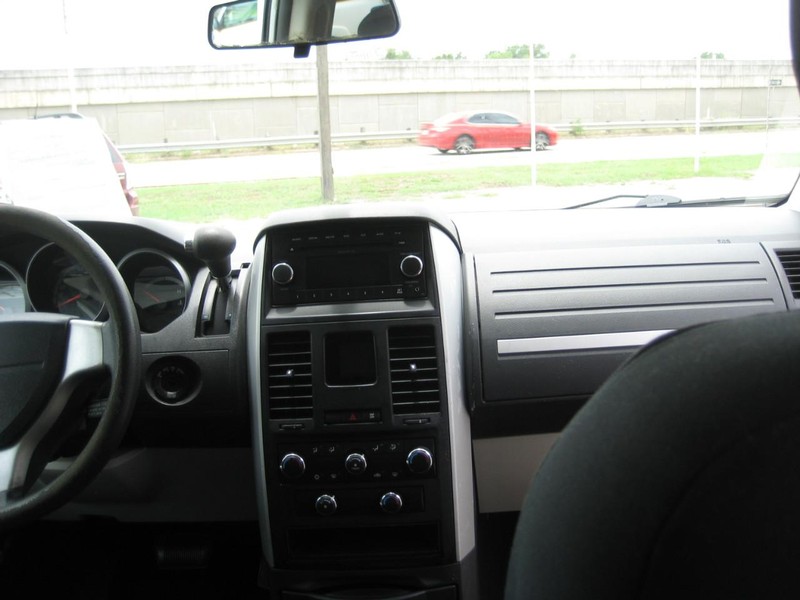 Dodge Grand Caravan Vehicle Image 19