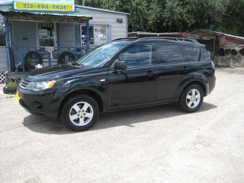 Mitsubishi Outlander Vehicle Image 02