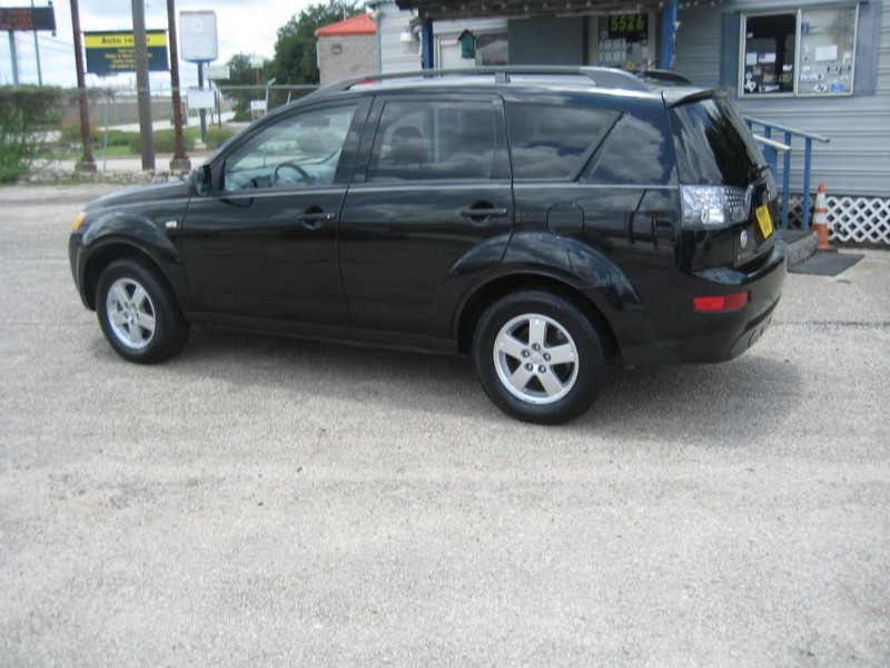 Mitsubishi Outlander Vehicle Image 03