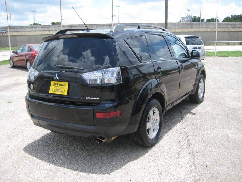 Mitsubishi Outlander Vehicle Image 05