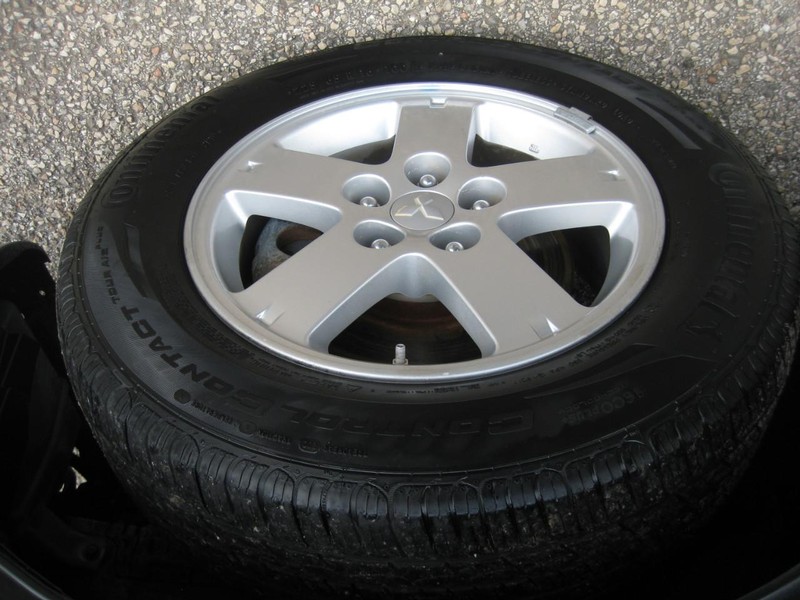 Mitsubishi Outlander Vehicle Image 09