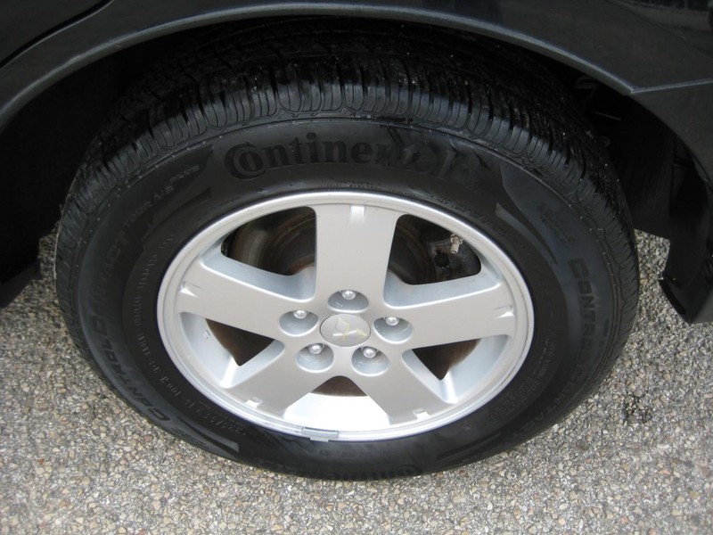 Mitsubishi Outlander Vehicle Image 11