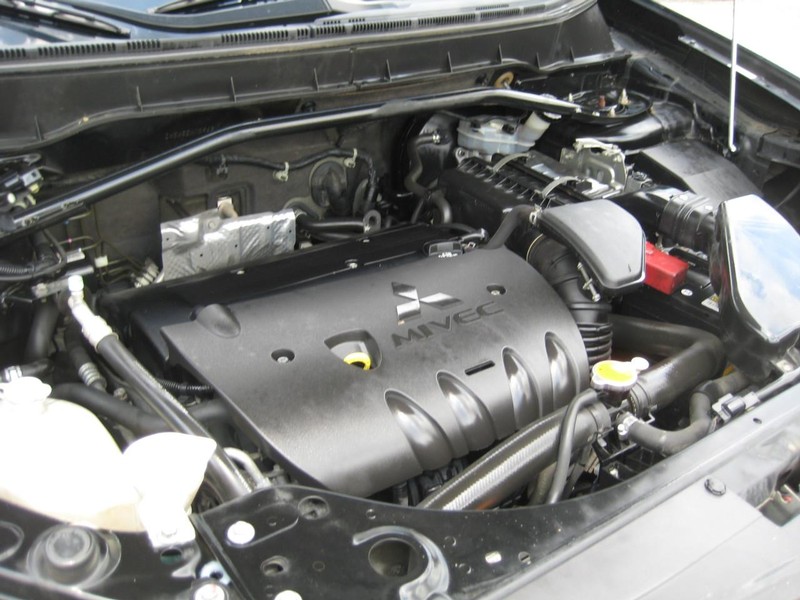 Mitsubishi Outlander Vehicle Image 13