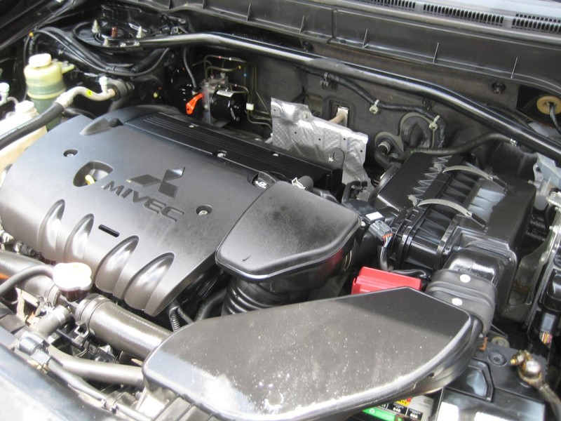 Mitsubishi Outlander Vehicle Image 15