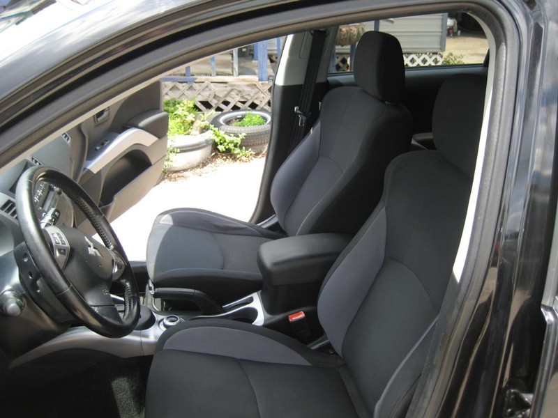 Mitsubishi Outlander Vehicle Image 18