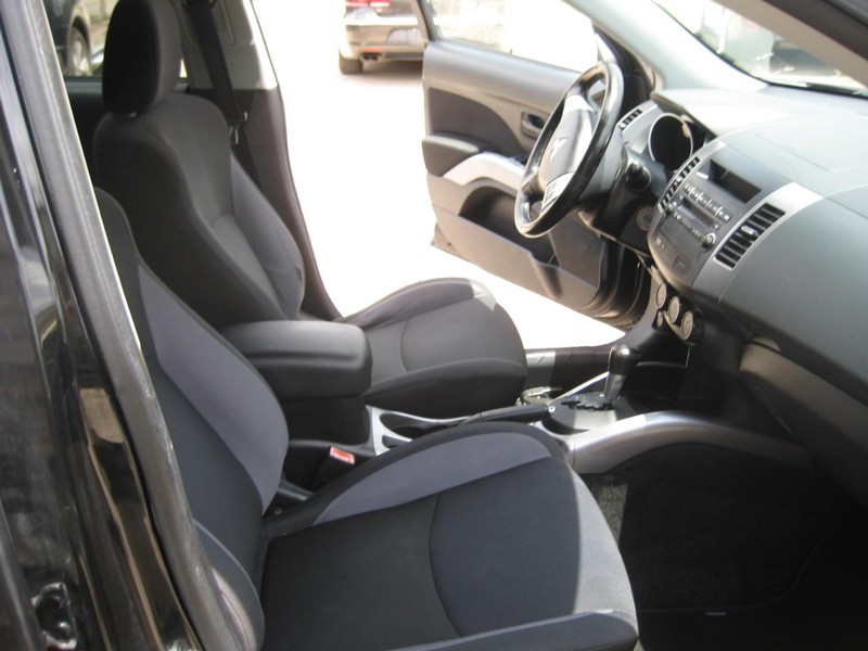 Mitsubishi Outlander Vehicle Image 20