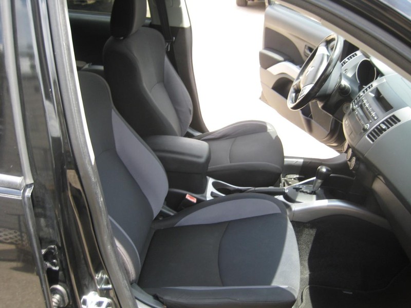 Mitsubishi Outlander Vehicle Image 21