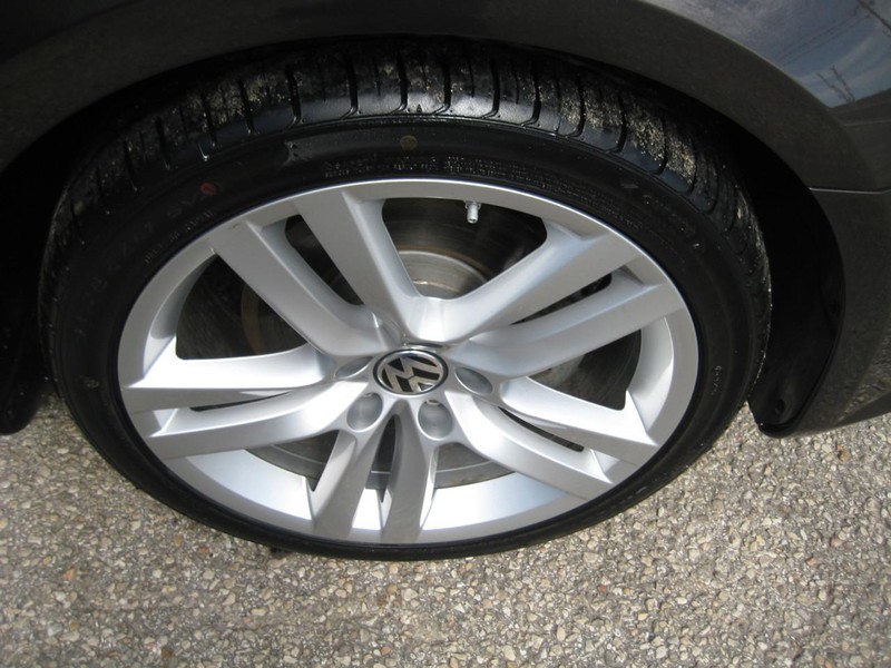 Volkswagen CC Vehicle Image 09