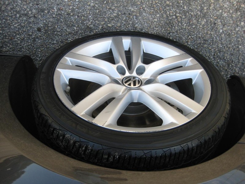 Volkswagen CC Vehicle Image 12