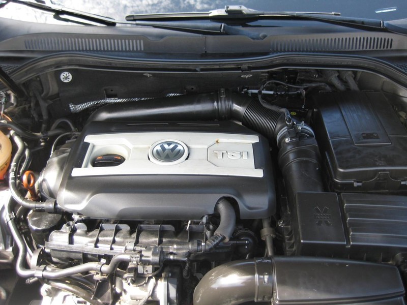 Volkswagen CC Vehicle Image 14