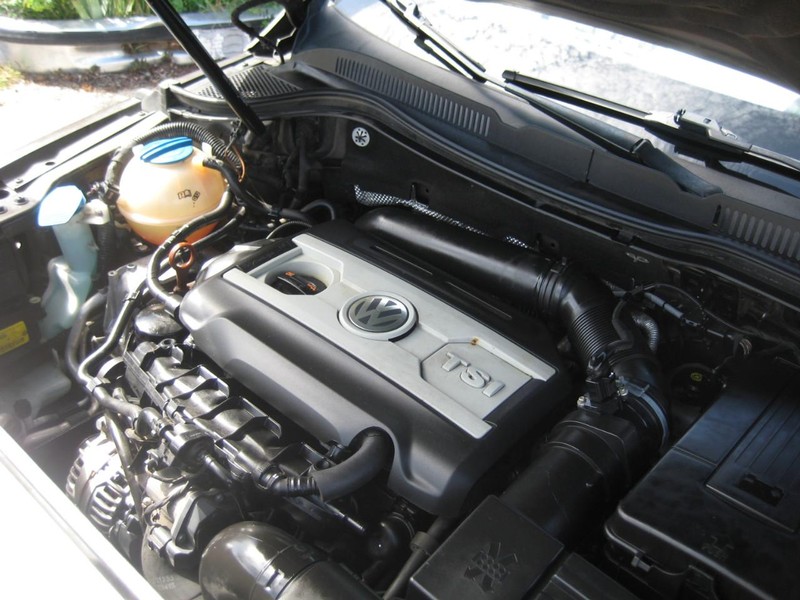 Volkswagen CC Vehicle Image 15