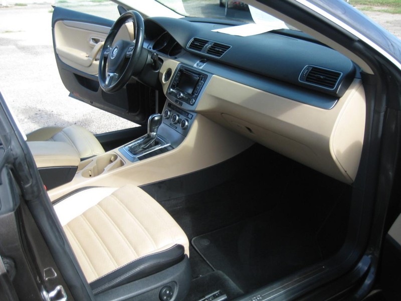 Volkswagen CC Vehicle Image 19