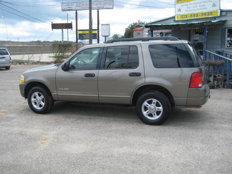 Ford Explorer Vehicle Image 03