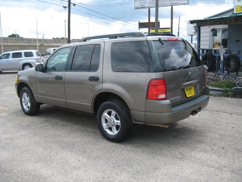 Ford Explorer Vehicle Image 04