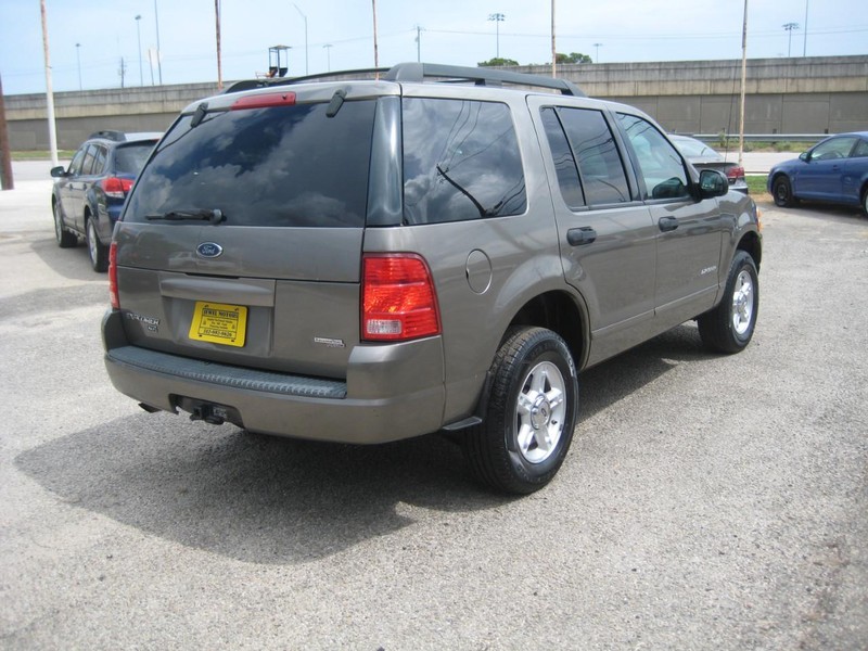Ford Explorer Vehicle Image 05